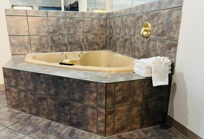 جناح ديلوكس سرير كينج, Days Inn By Wyndham Jamestown