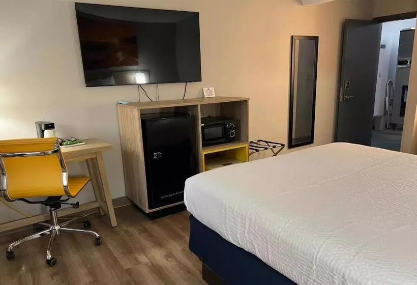 اتاق استاندارد با تخت بزرگ, Days Inn By Wyndham Jamestown