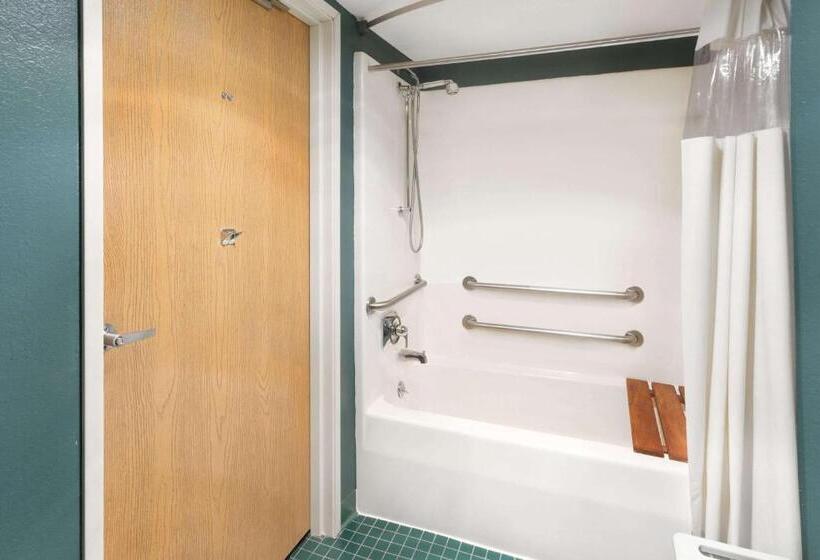 غرفة قياسية لذوى الاحتياجات الخاصة, Days Inn By Wyndham Neenah