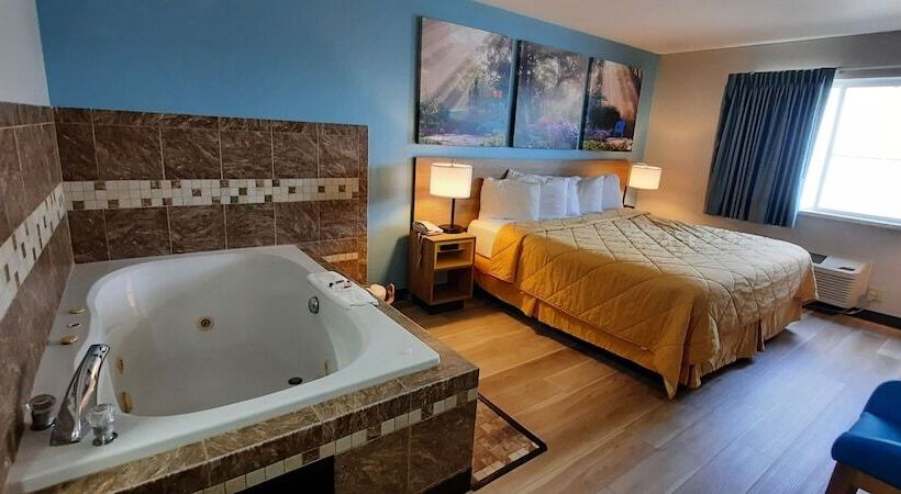 Quarto Classe Business, Days Inn By Wyndham Neenah