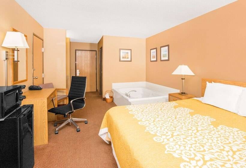 Люкс, Days Inn By Wyndham Worthington