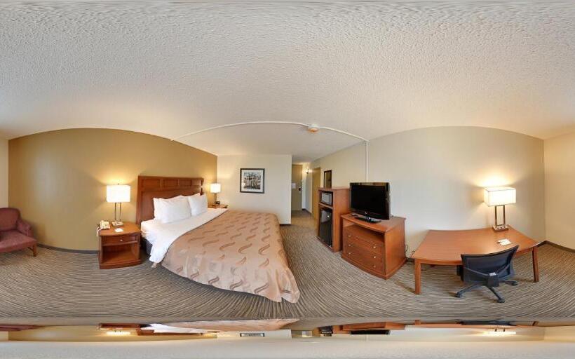 스탠다드 룸 킹사이즈 침대, Quality Inn Bucyrus North
