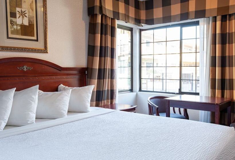 디럭스 스위트, Studio City Court Yard