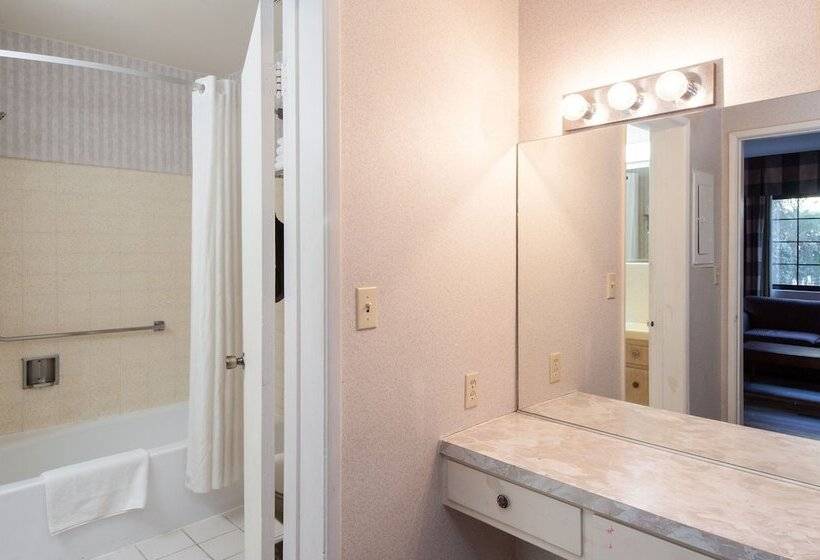 패밀리 스위트, Studio City Court Yard