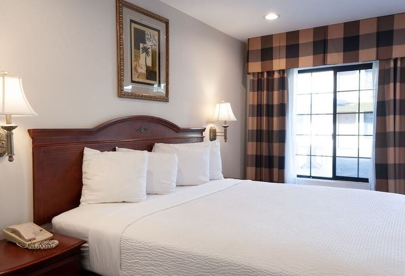 패밀리 스위트, Studio City Court Yard