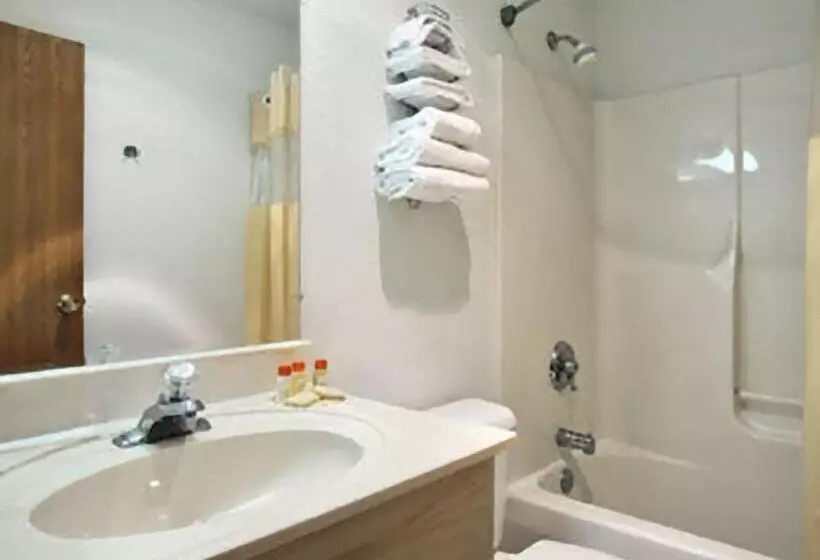 キングサイドベッドのスタンダードワンルーム, Travelodge By Wyndham Waukegan Gurnee