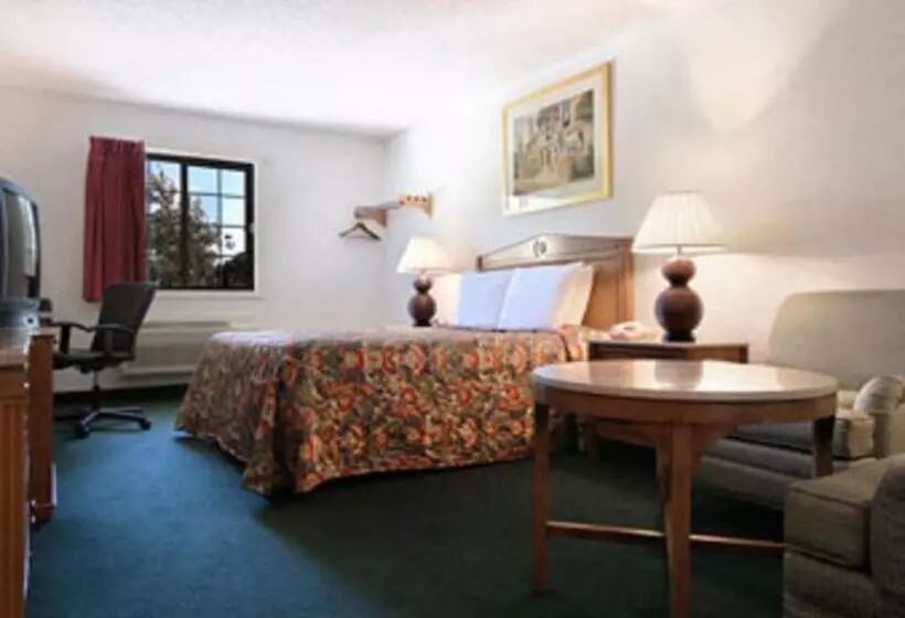 キングサイズベッドのスタンダードルーム, Travelodge By Wyndham Waukegan Gurnee