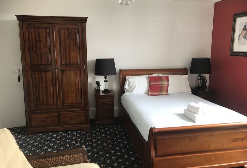 バスルーム共有のトリプルスタンダード, The Jolly Sailor