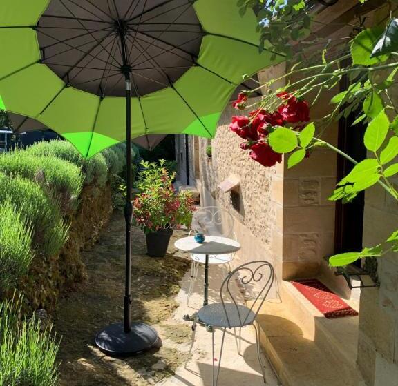 חדר דלוקס עם מרפסת, Ferme De Tayac   Charme Avec Pool