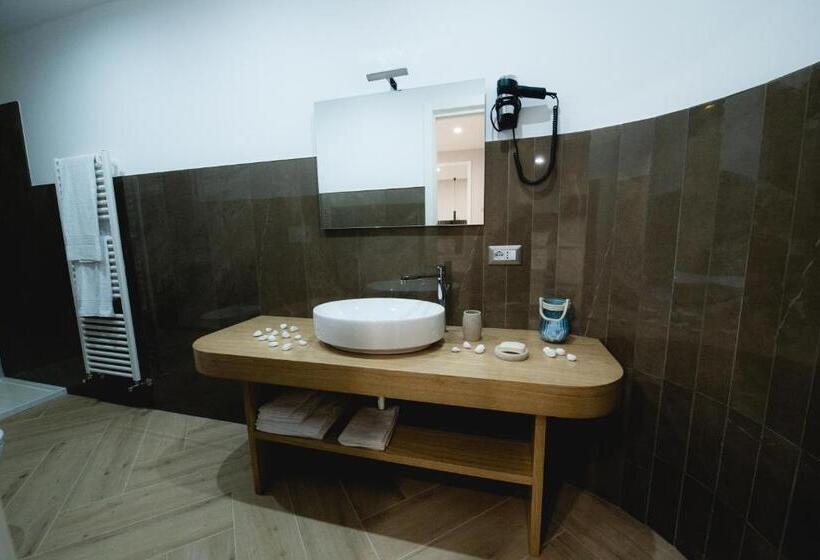 חדר סטנדרט לשלושה עם מרפסת, Artemisia B&b