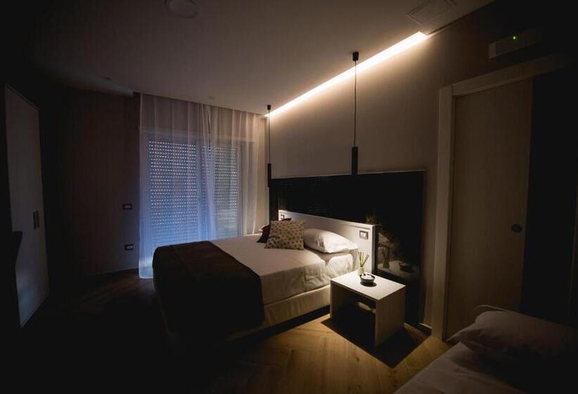 חדר סטנדרט לשלושה עם מרפסת, Artemisia B&b