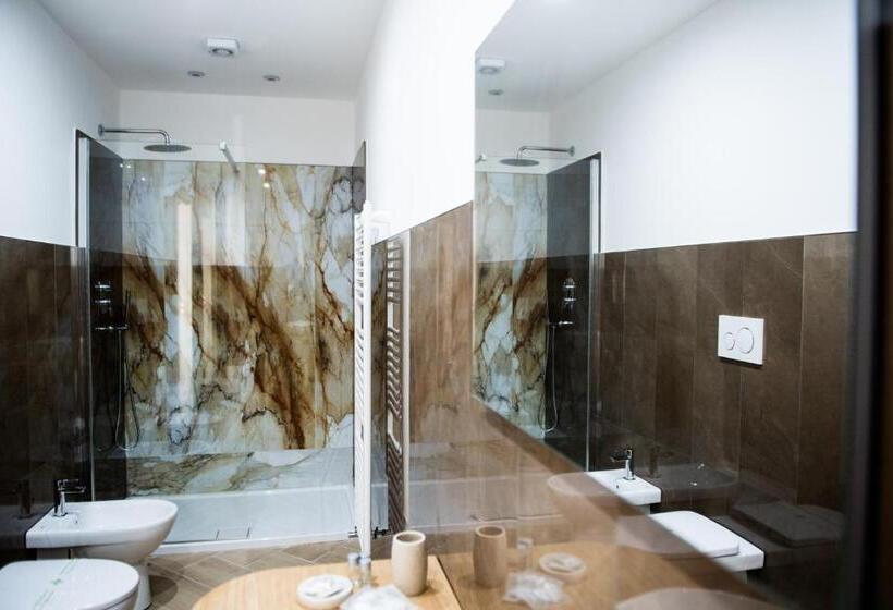 חדר סטנדרט לשלושה עם מרפסת, Artemisia B&b