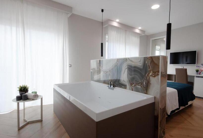 חדר סטנדרט עם ג'קוזי, Artemisia B&b