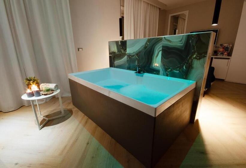 חדר סטנדרט עם ג'קוזי, Artemisia B&b