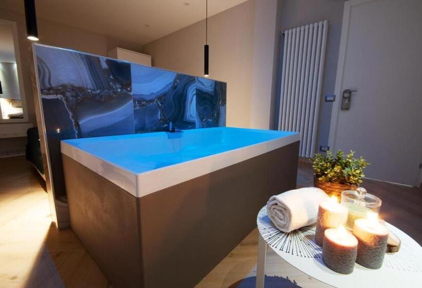 חדר סטנדרט עם ג'קוזי, Artemisia B&b