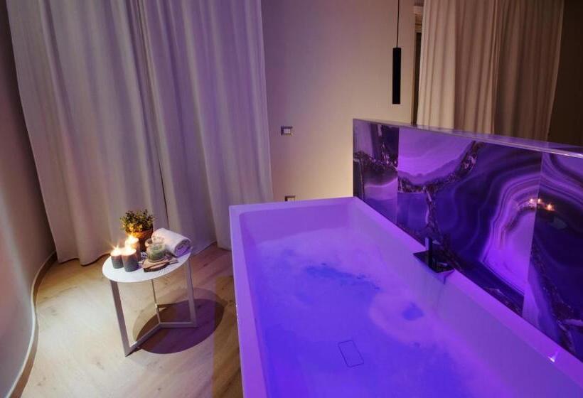 חדר סטנדרט עם ג'קוזי, Artemisia B&b