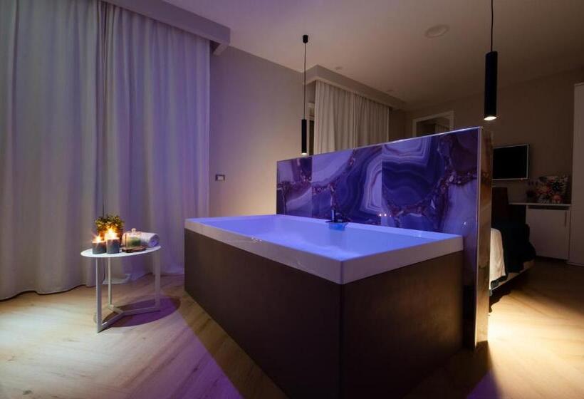 חדר סטנדרט עם ג'קוזי, Artemisia B&b