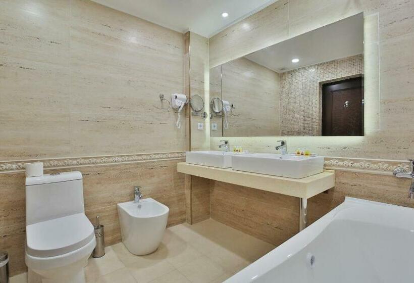 חדר דלוקס, Orient Star Varahsha