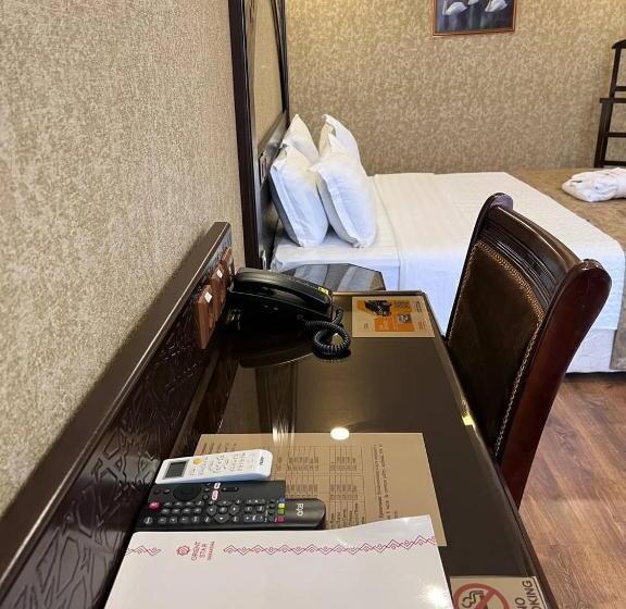 סוויטה עם מרפסת, Orient Star Varahsha