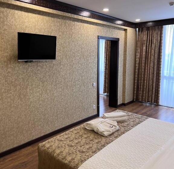 סוויטה עם מרפסת, Orient Star Varahsha