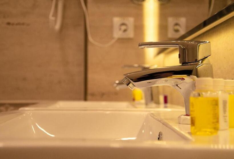 חדר סטנדרט יחיד עם מרפסת, Orient Star Varahsha