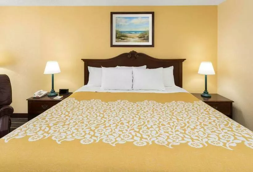 キングサイズベッドのスタンダードルーム, Days Inn By Wyndham Mt Pleasantcharlestonpatriots Point