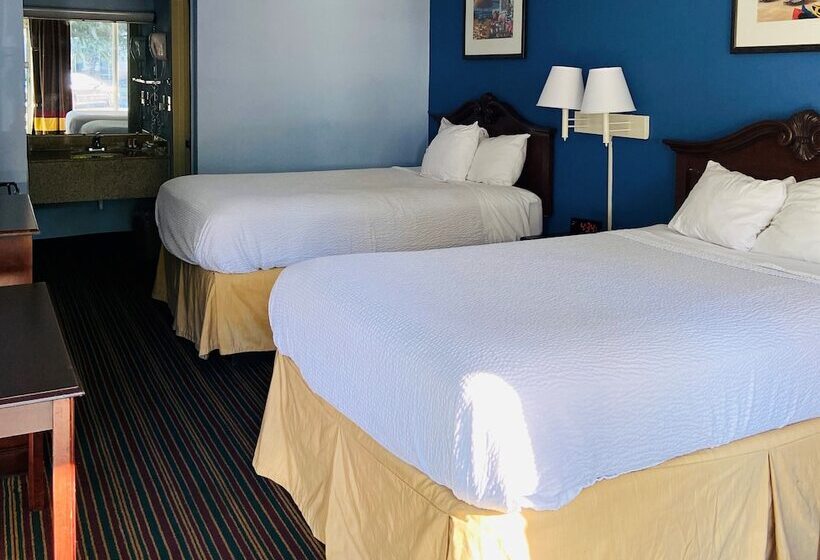 ２ダブルベッドのスタンダードルーム, Days Inn By Wyndham Mt Pleasantcharlestonpatriots Point