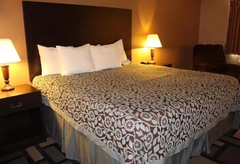اتاق استاندارد با تخت بزرگ, Days Inn By Wyndham Watertown