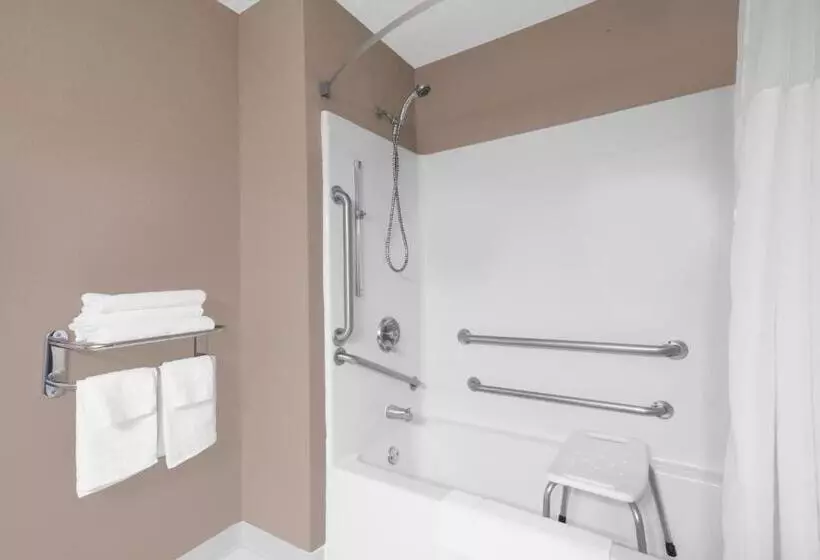 اتاق استاندارد برای معلولان, Days Inn By Wyndham Watertown