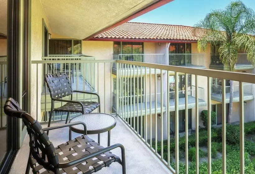 اتاق استاندارد با تخت دوبل, Doubletree By Hilton Ontario Airport