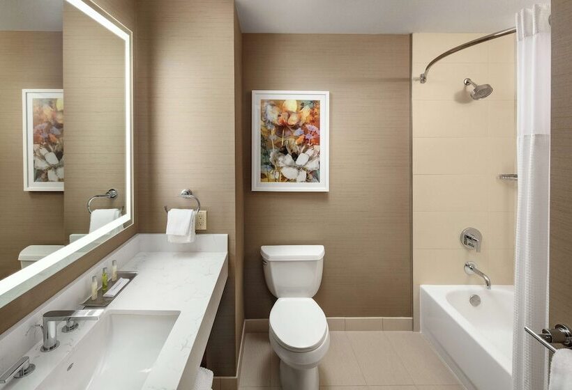 2ダブルベッドのスタンダードルーム, Doubletree By Hilton Ontario Airport