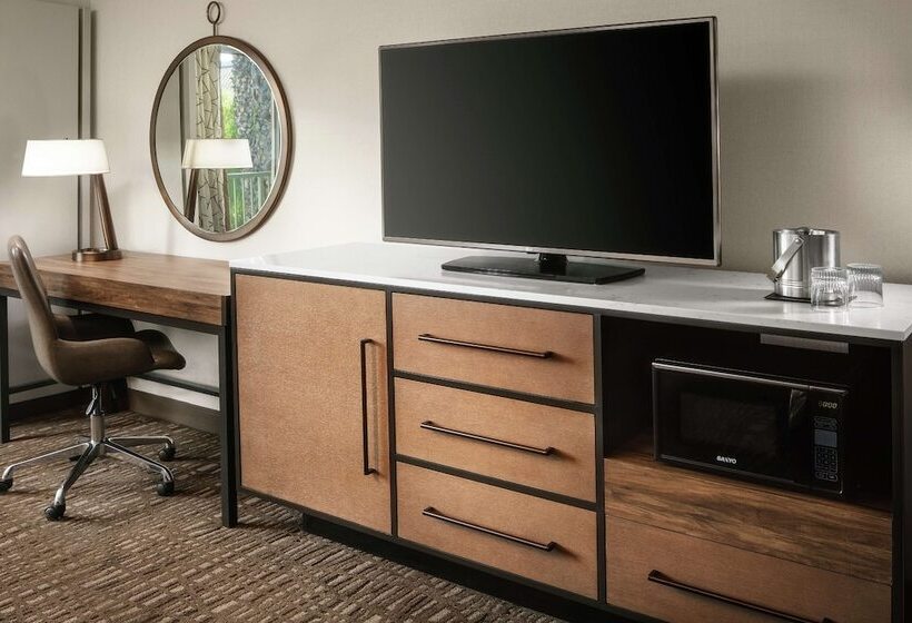 스탠다드 룸 더블 침대 2개, Doubletree By Hilton Ontario Airport