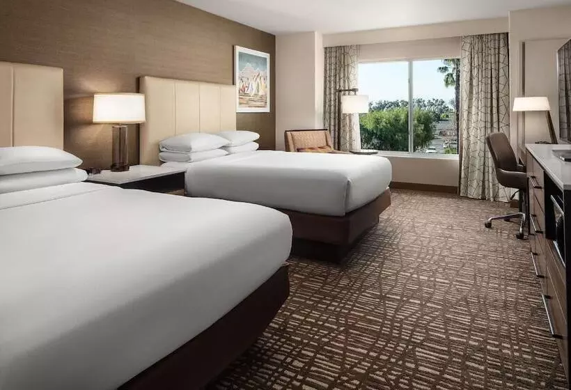اتاق استاندارد با 2 تخت دوبل, Doubletree By Hilton Ontario Airport