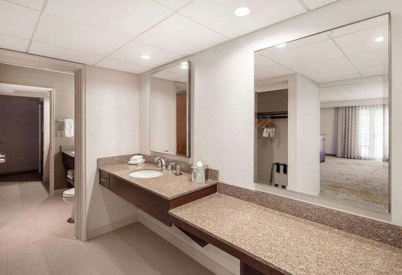 スイート, Doubletree By Hilton Ontario Airport