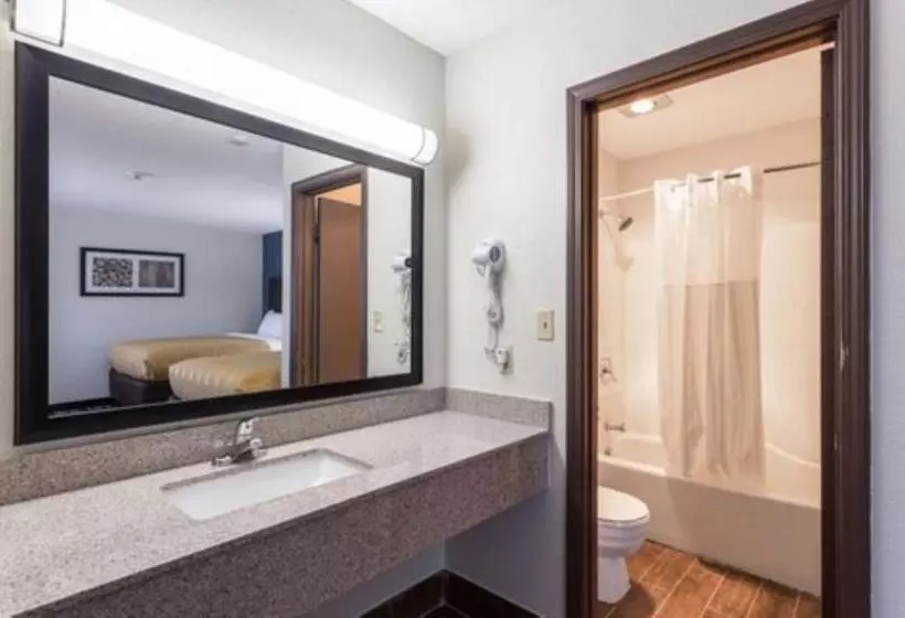 スタンダードルーム, Quality Inn Farmington