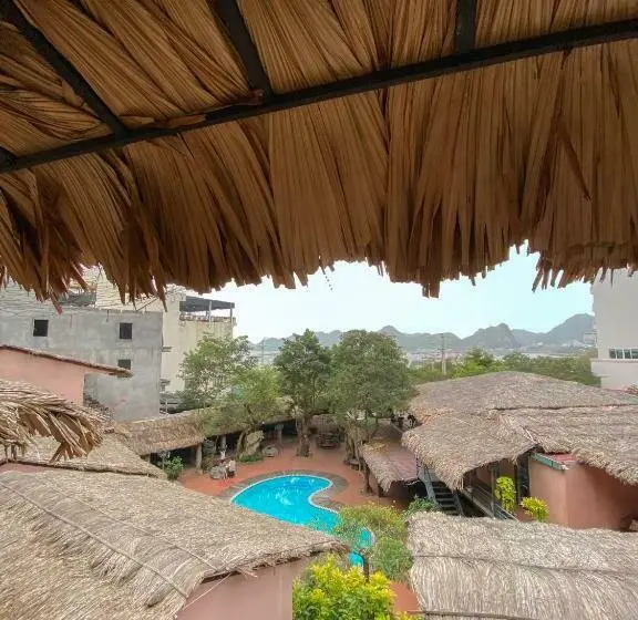اتاق لوکس با بالکن, Catba Oasis Bungalows
