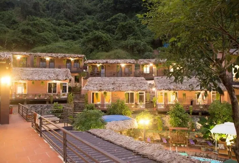 اتاق لوکس با بالکن, Catba Oasis Bungalows