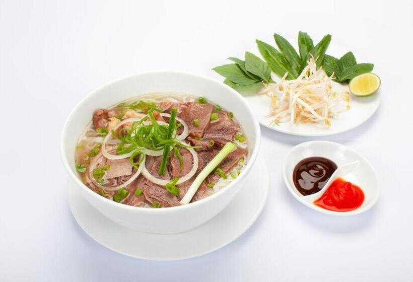 اتاق لوکس با چشمانداز دریا, Thái Bảo