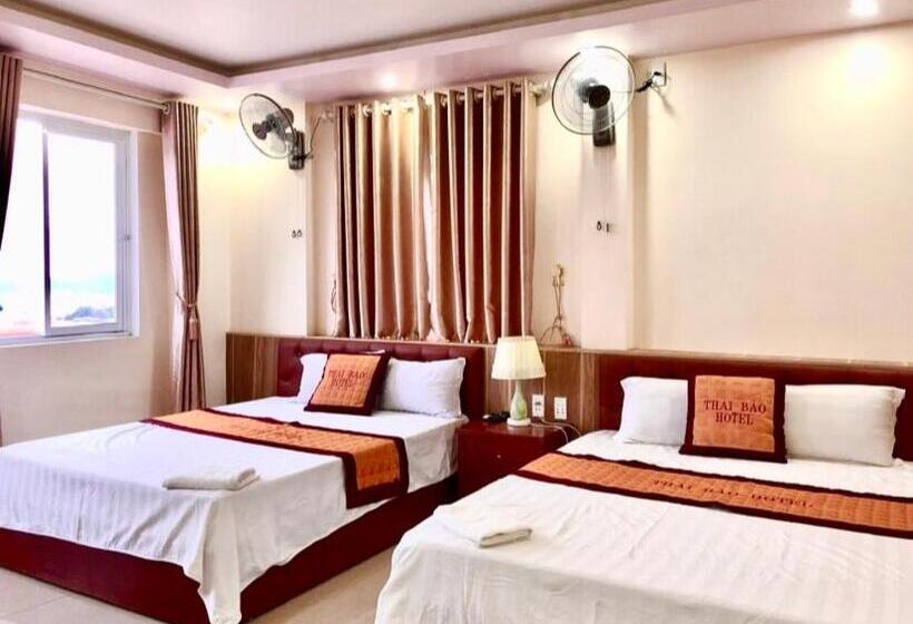 اتاق لوکس با چشمانداز دریا, Thái Bảo