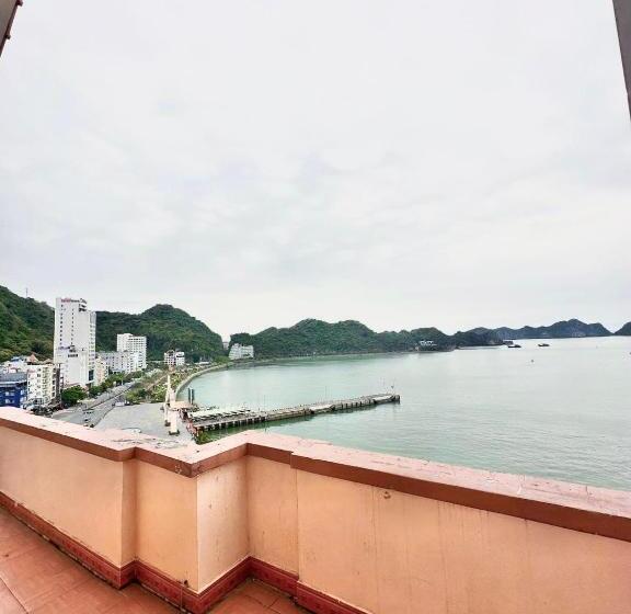 اتاق لوکس با بالکن, Thái Bảo