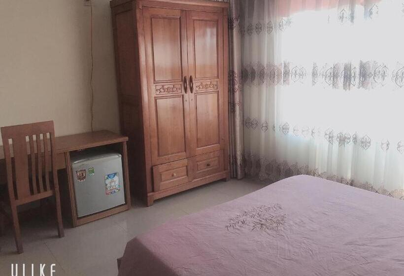 اتاق لوکس با بالکن, Thái Bảo