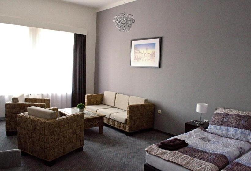 Családi Suite, Zlatý Anděl