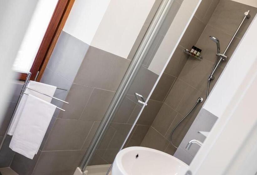 غرفة قياسية, La Ripa Boutique