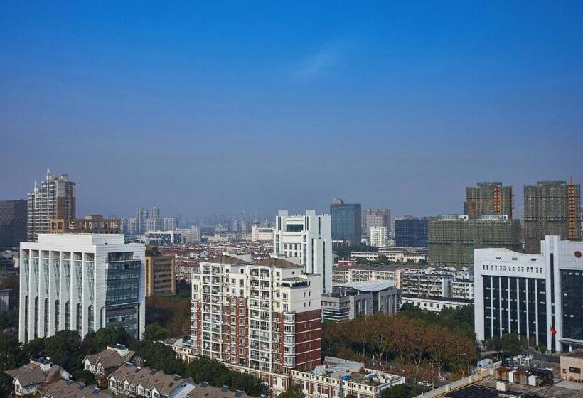 이그제큐티브 룸 킹사이즈 침대, Four Points By Sheraton Jiaxing