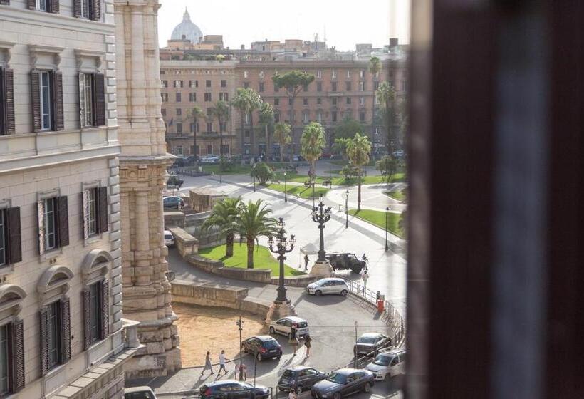 اتاق کلاسیک سه تخته, Venustas Roma