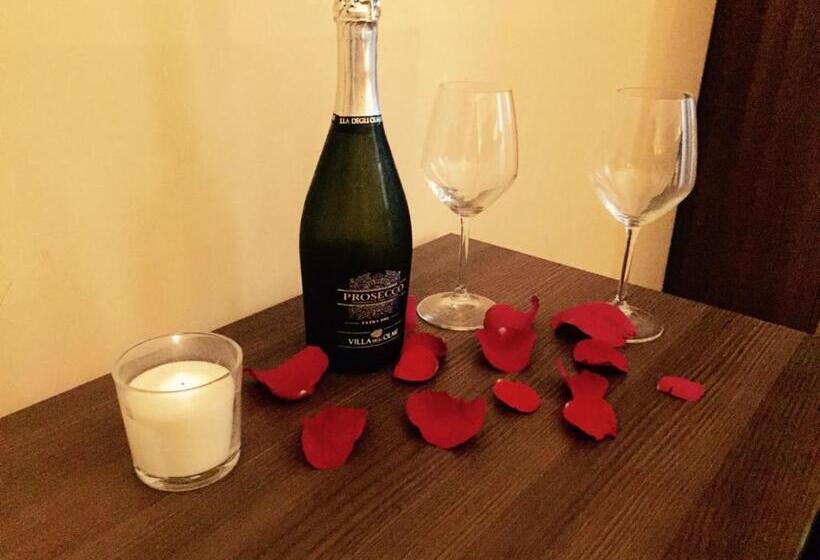 חדר סטנדרט לארבעה, Jadore Monic