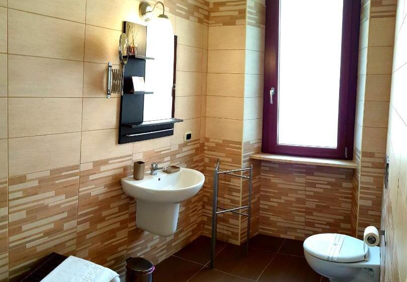 חדר סטנדרט לארבעה, Jadore Monic