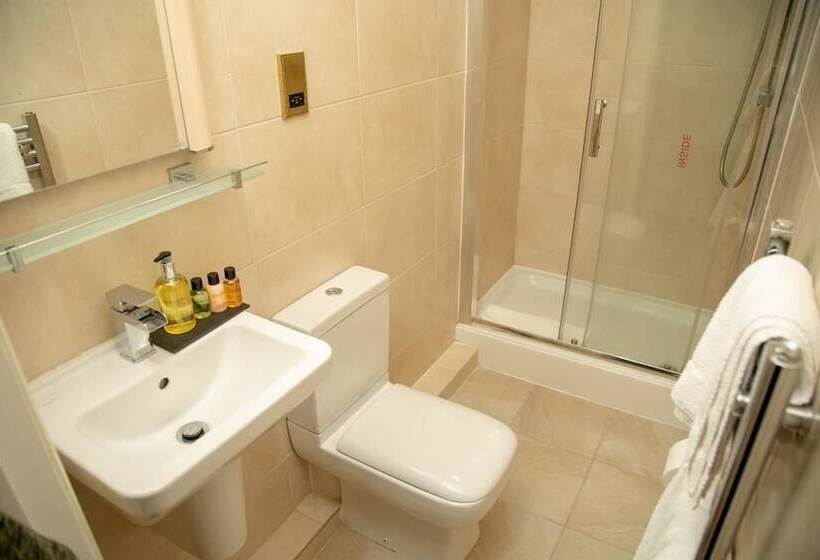 标准单人间, The Ladbrooke