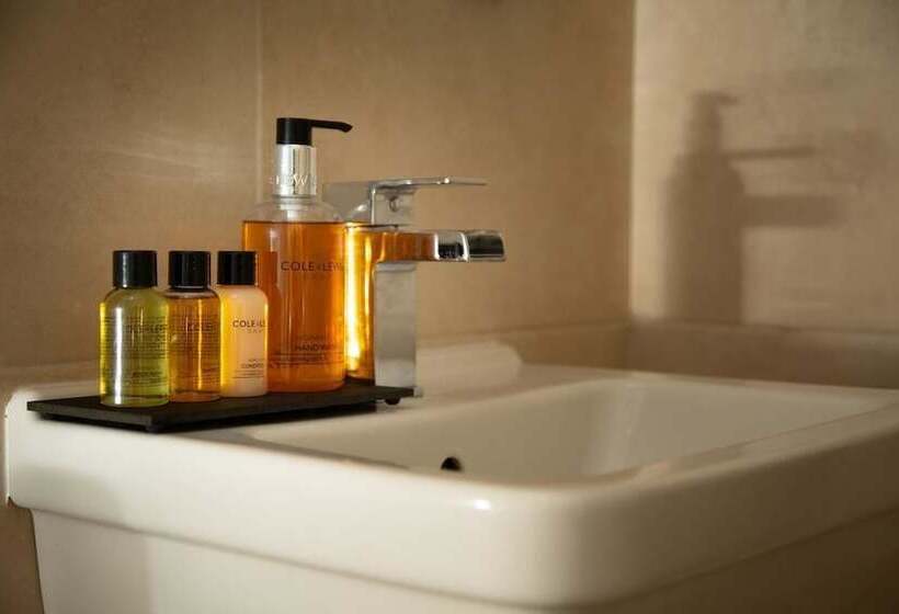 家庭间, The Ladbrooke