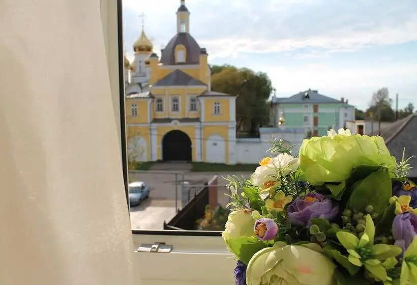 コンフォートルーム, Nikolin Park Guest House